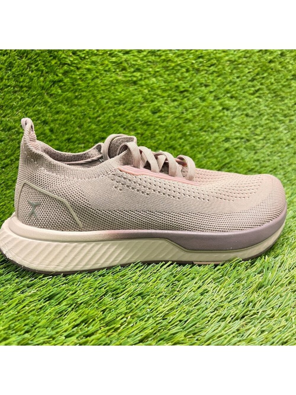 Flux Footwear Adapt Runner Mist Womens Size 7 Athletic Knit Shoes Sneakers